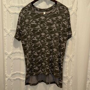 Fabletics camouflage T-shirt